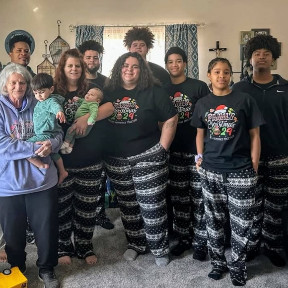 Meet your Posher, Laura - Picture 2 of 16